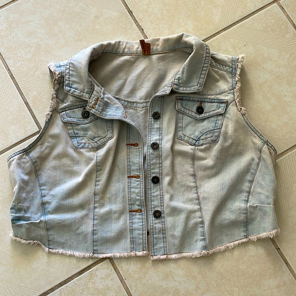 Faded denim vest jacket cropped. Size 3x